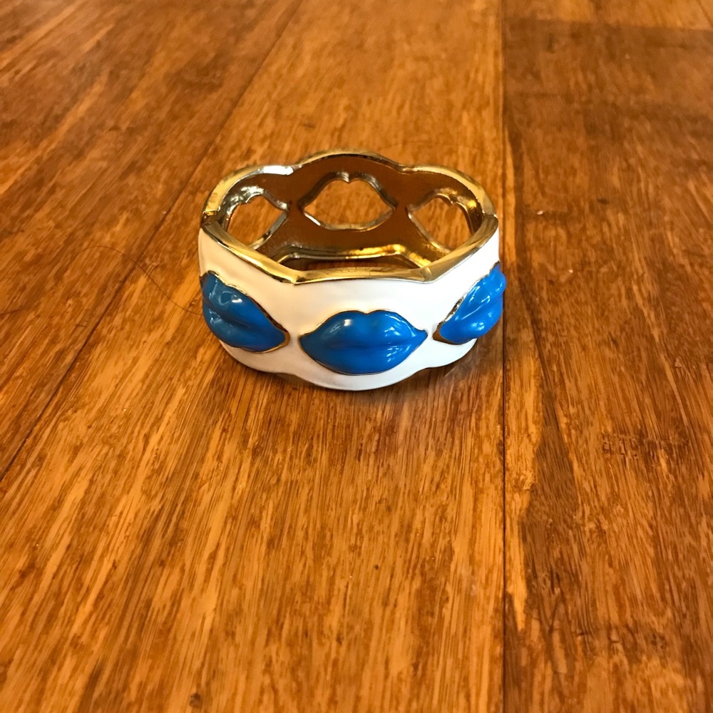 Blue lips cuff bracelet